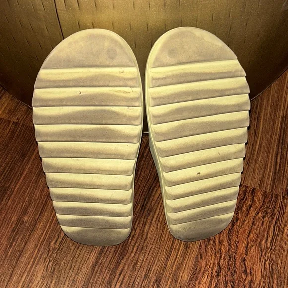 YEEZY slides - Picture 8 of 9